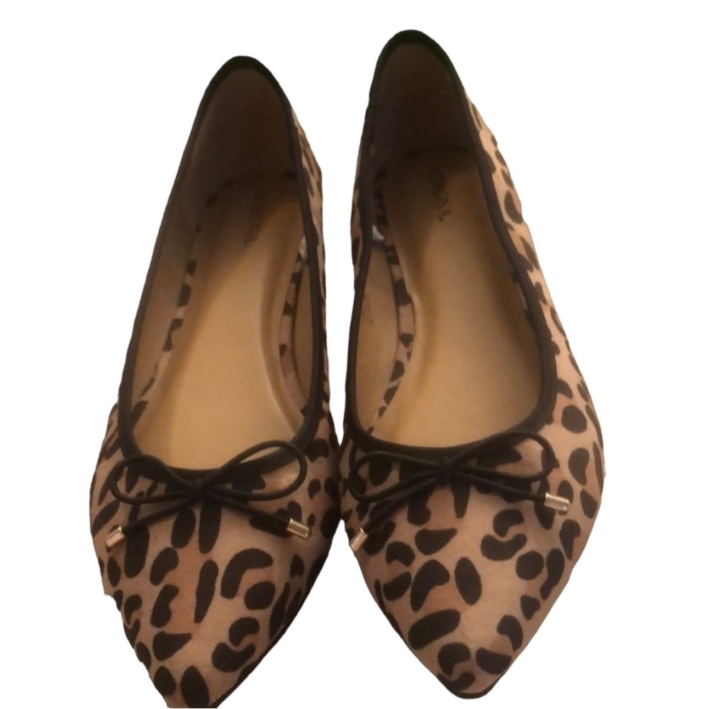 Merona size 10 leopard print flats faux suede bow detail like new true to size